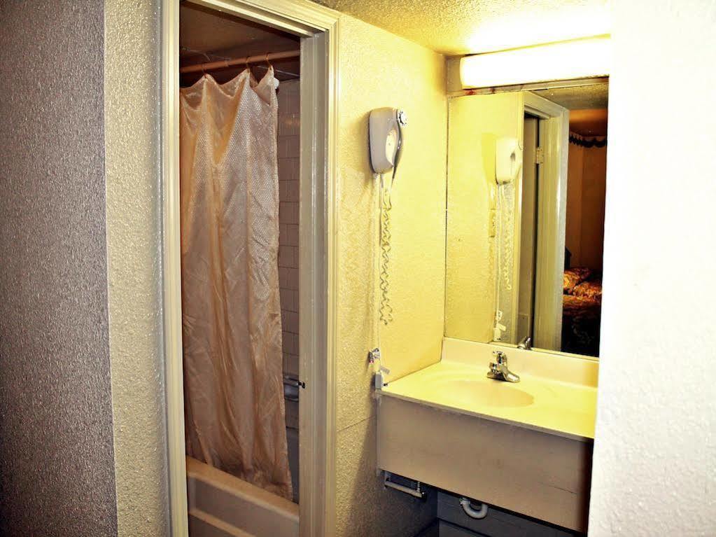 Travel Inn San Antonio Lackland Sea World Exterior foto